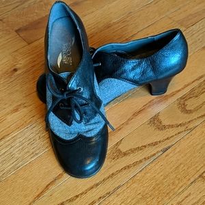 Heeled Oxford shoe